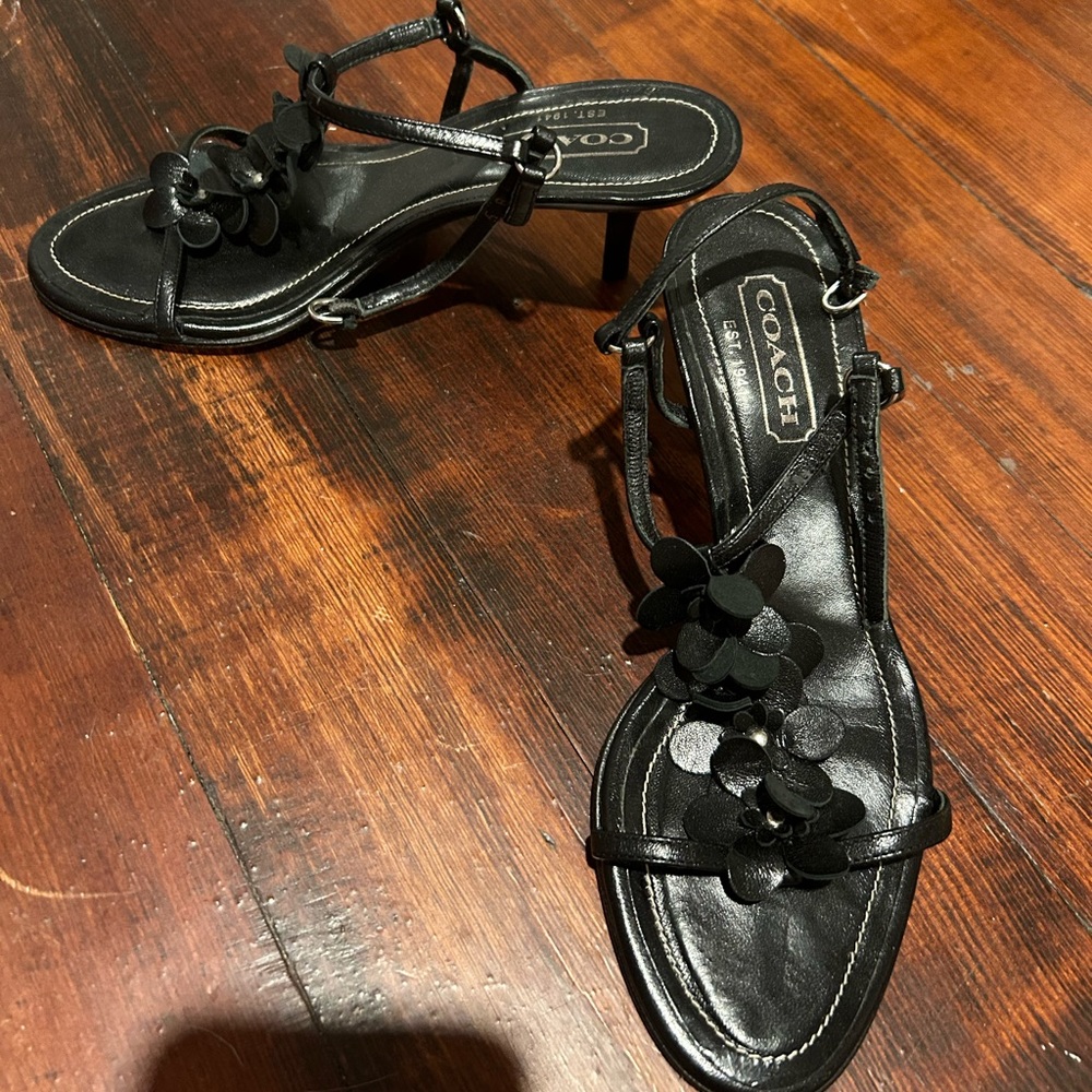 Vintage coach kitten heels with floral appliqué